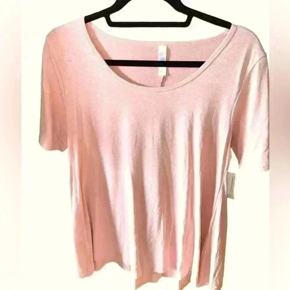 Lularoe size small peachy pink Perfect T.‎ NWT. Yummy cottony feel.